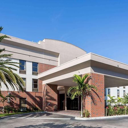 Days Inn & Suites By Wyndham Fort Myers Near Jetblue Park Eksteriør bilde
