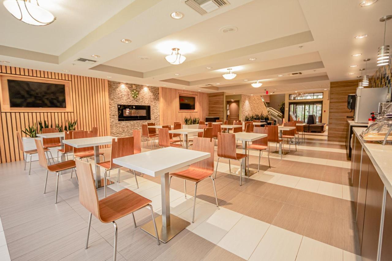 Days Inn & Suites By Wyndham Fort Myers Near Jetblue Park Eksteriør bilde