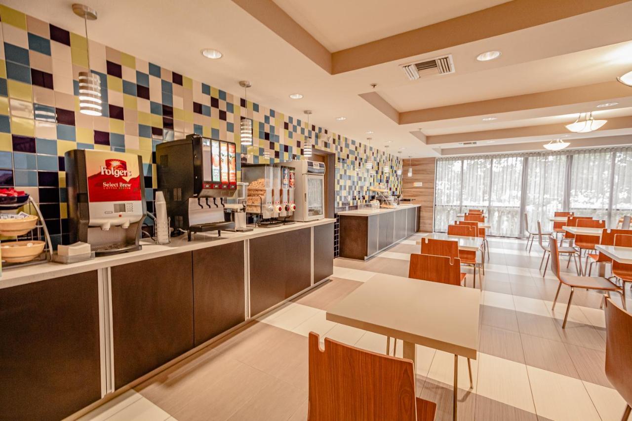 Days Inn & Suites By Wyndham Fort Myers Near Jetblue Park Eksteriør bilde