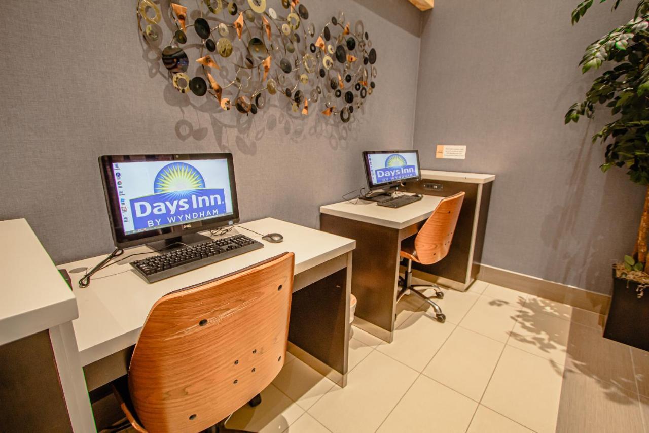 Days Inn & Suites By Wyndham Fort Myers Near Jetblue Park Eksteriør bilde