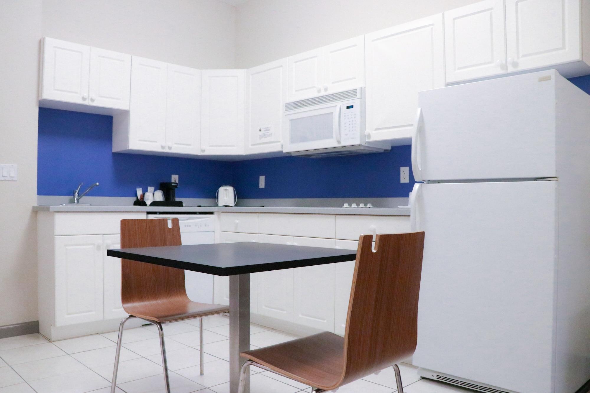 Days Inn & Suites By Wyndham Fort Myers Near Jetblue Park Eksteriør bilde