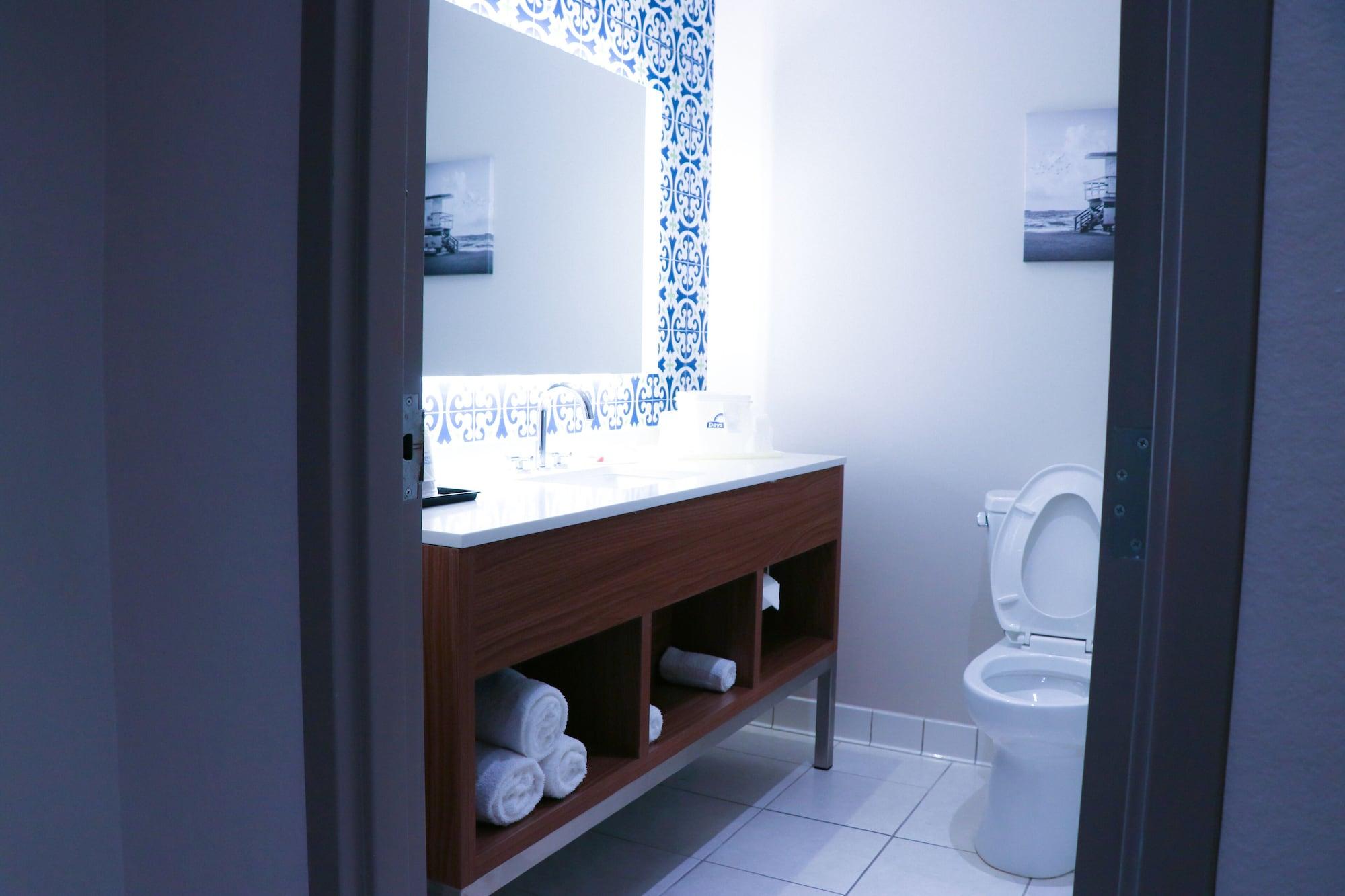 Days Inn & Suites By Wyndham Fort Myers Near Jetblue Park Eksteriør bilde
