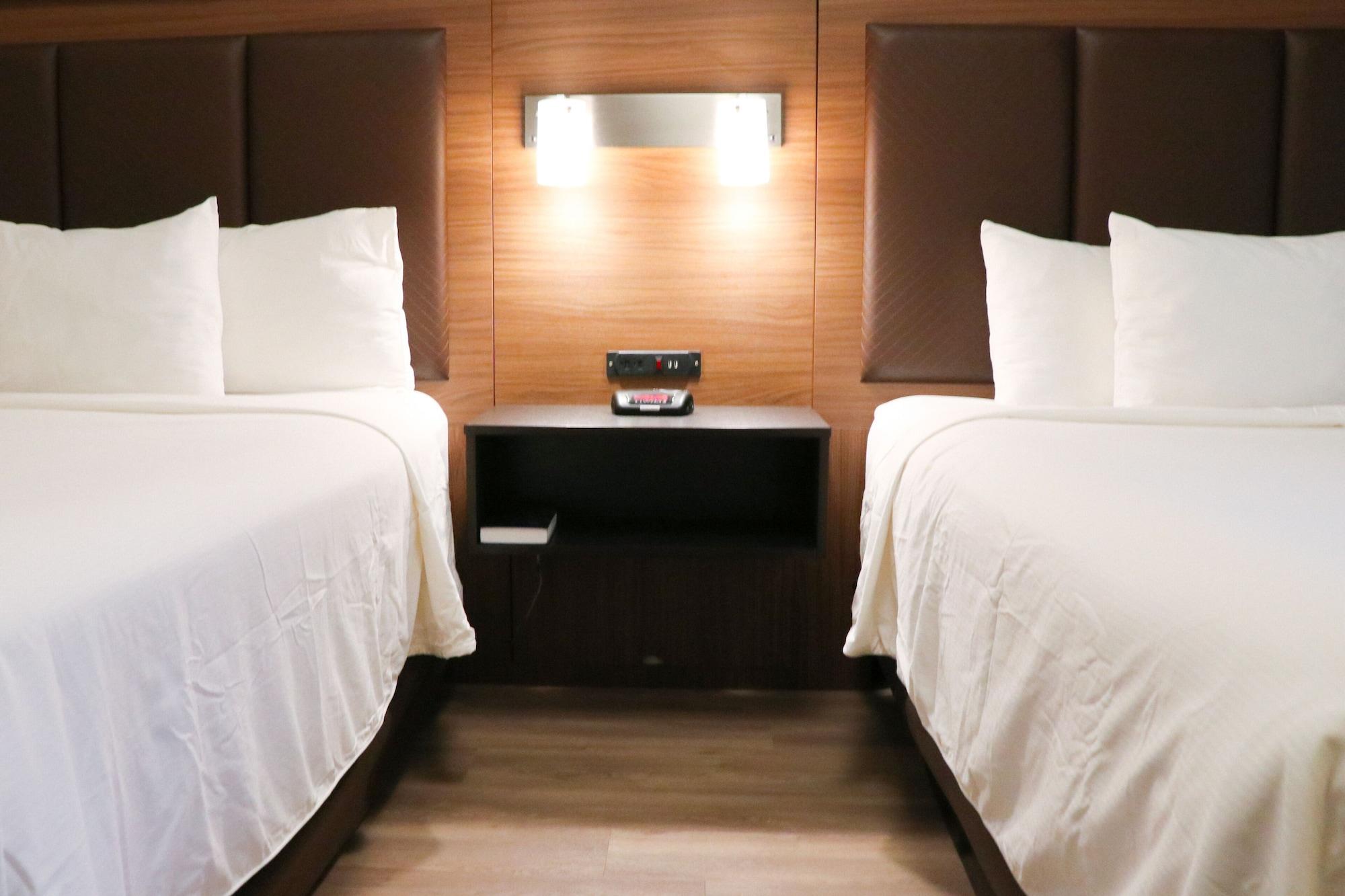 Days Inn & Suites By Wyndham Fort Myers Near Jetblue Park Eksteriør bilde