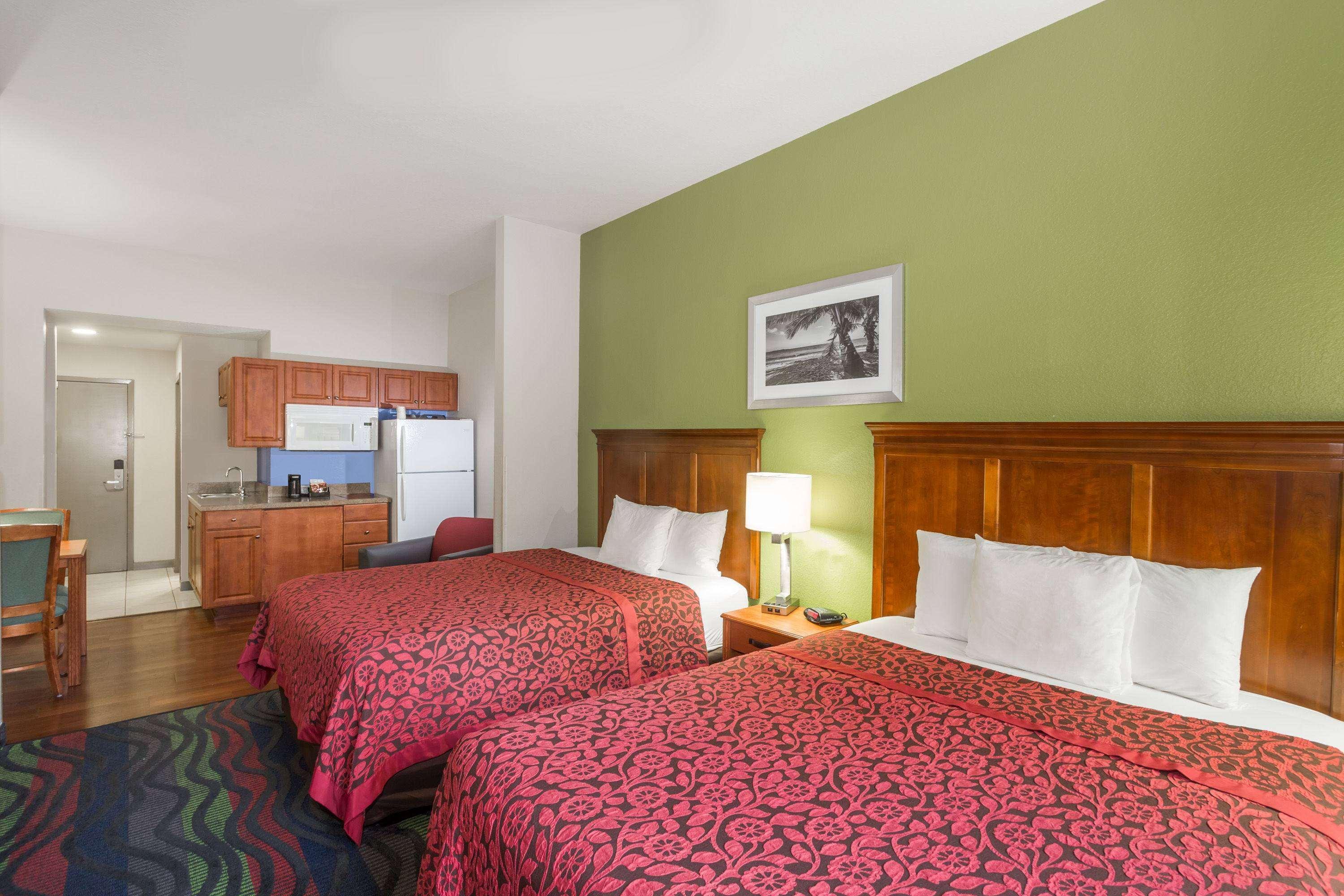 Days Inn & Suites By Wyndham Fort Myers Near Jetblue Park Eksteriør bilde