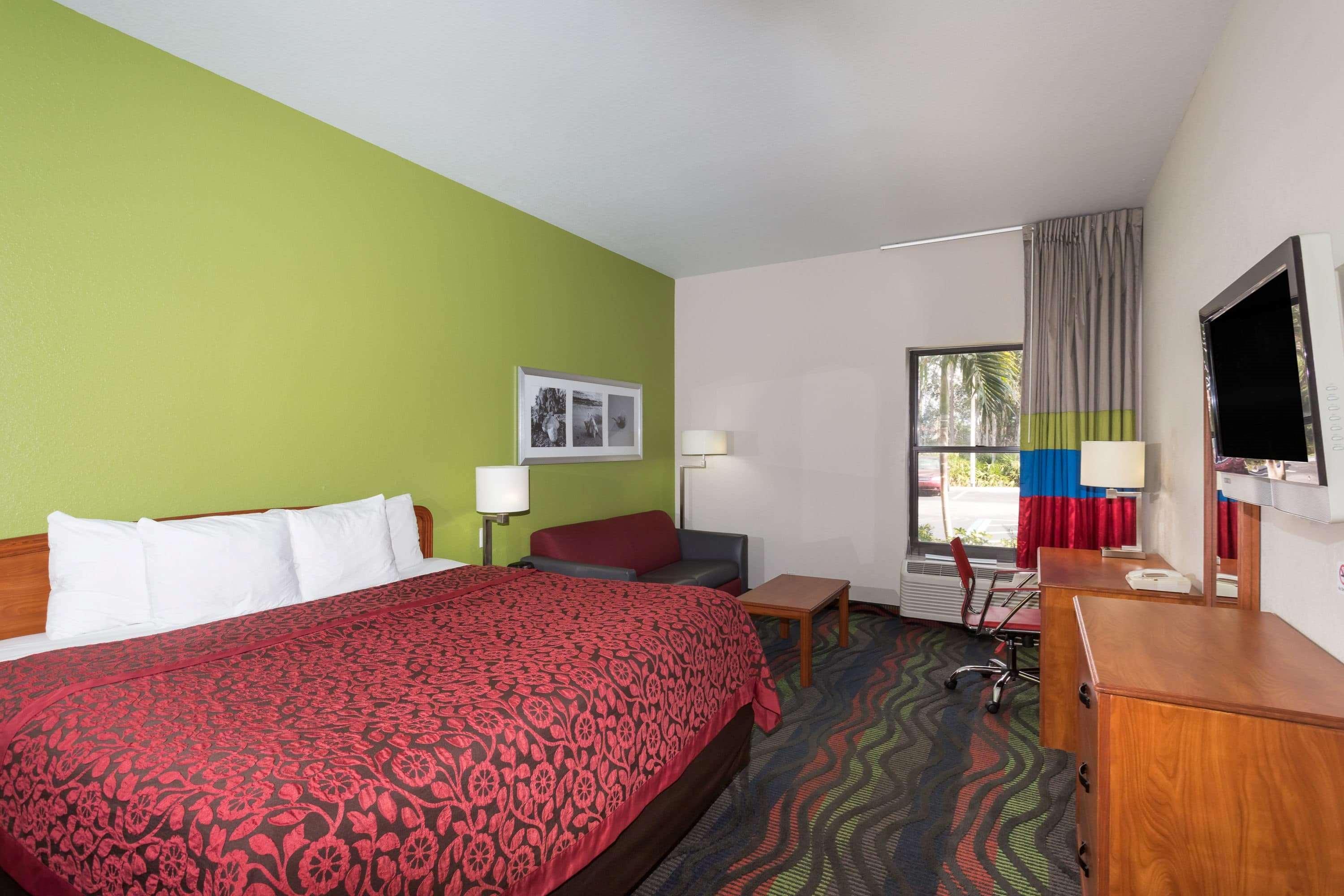 Days Inn & Suites By Wyndham Fort Myers Near Jetblue Park Eksteriør bilde