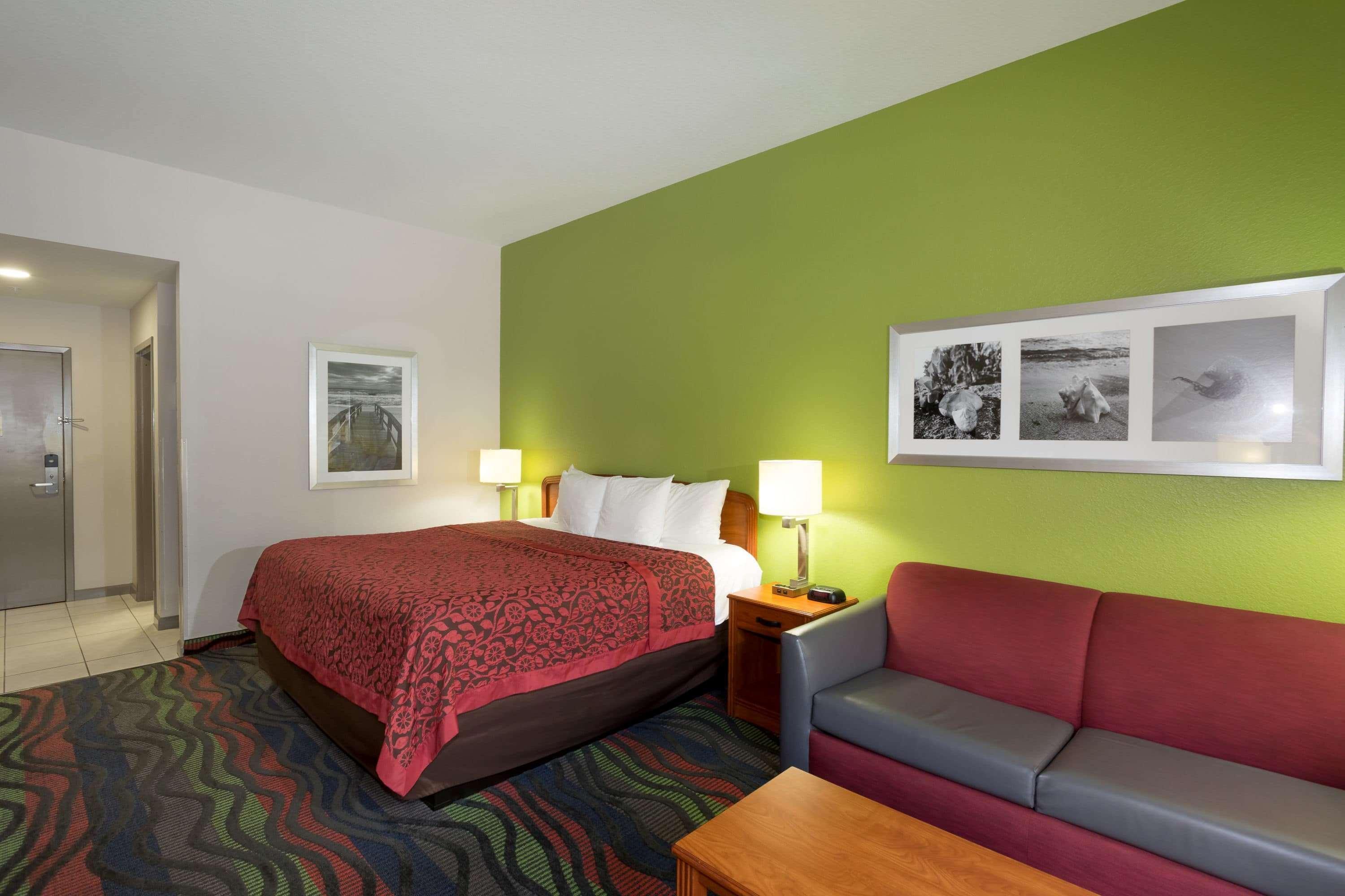 Days Inn & Suites By Wyndham Fort Myers Near Jetblue Park Eksteriør bilde