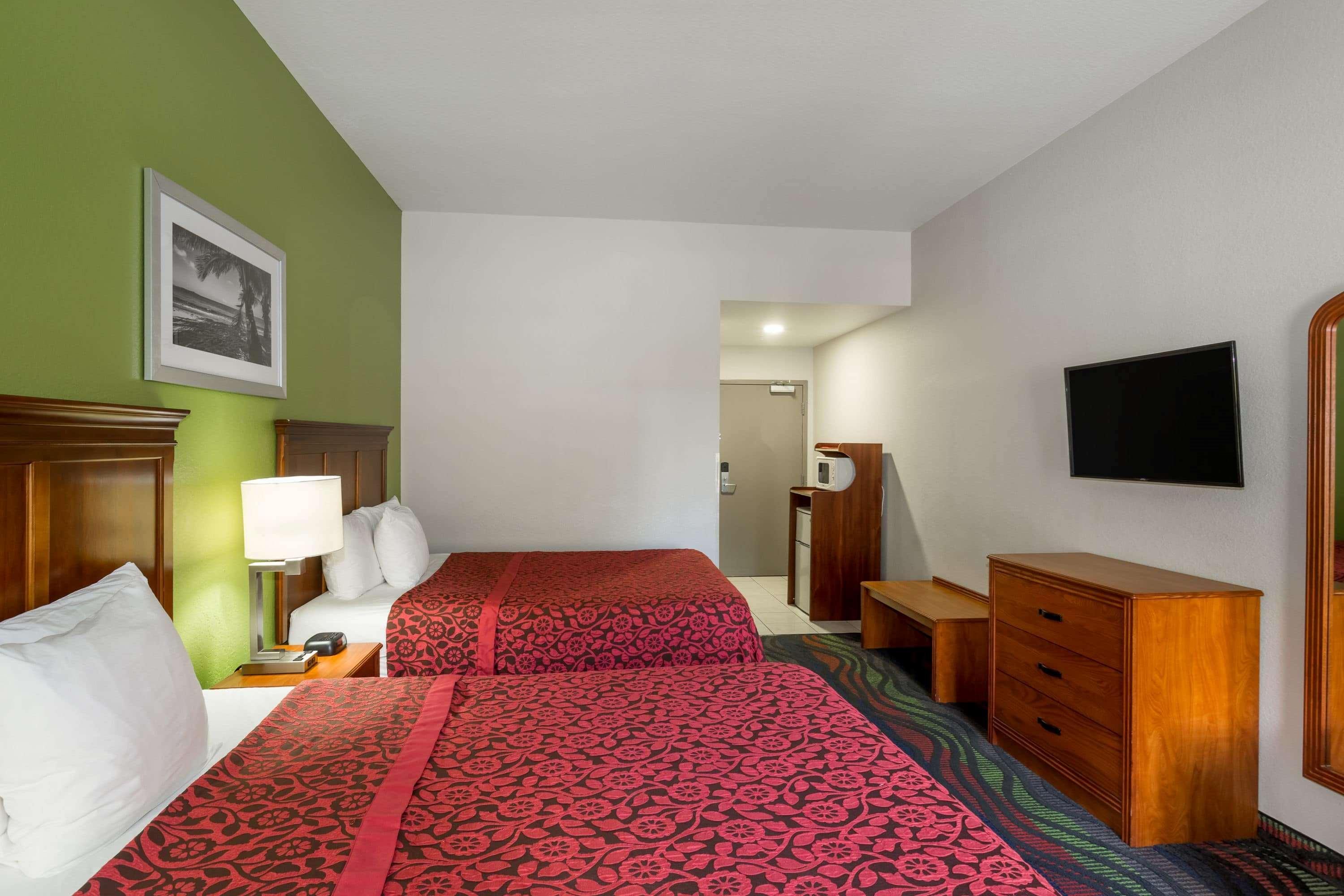 Days Inn & Suites By Wyndham Fort Myers Near Jetblue Park Eksteriør bilde