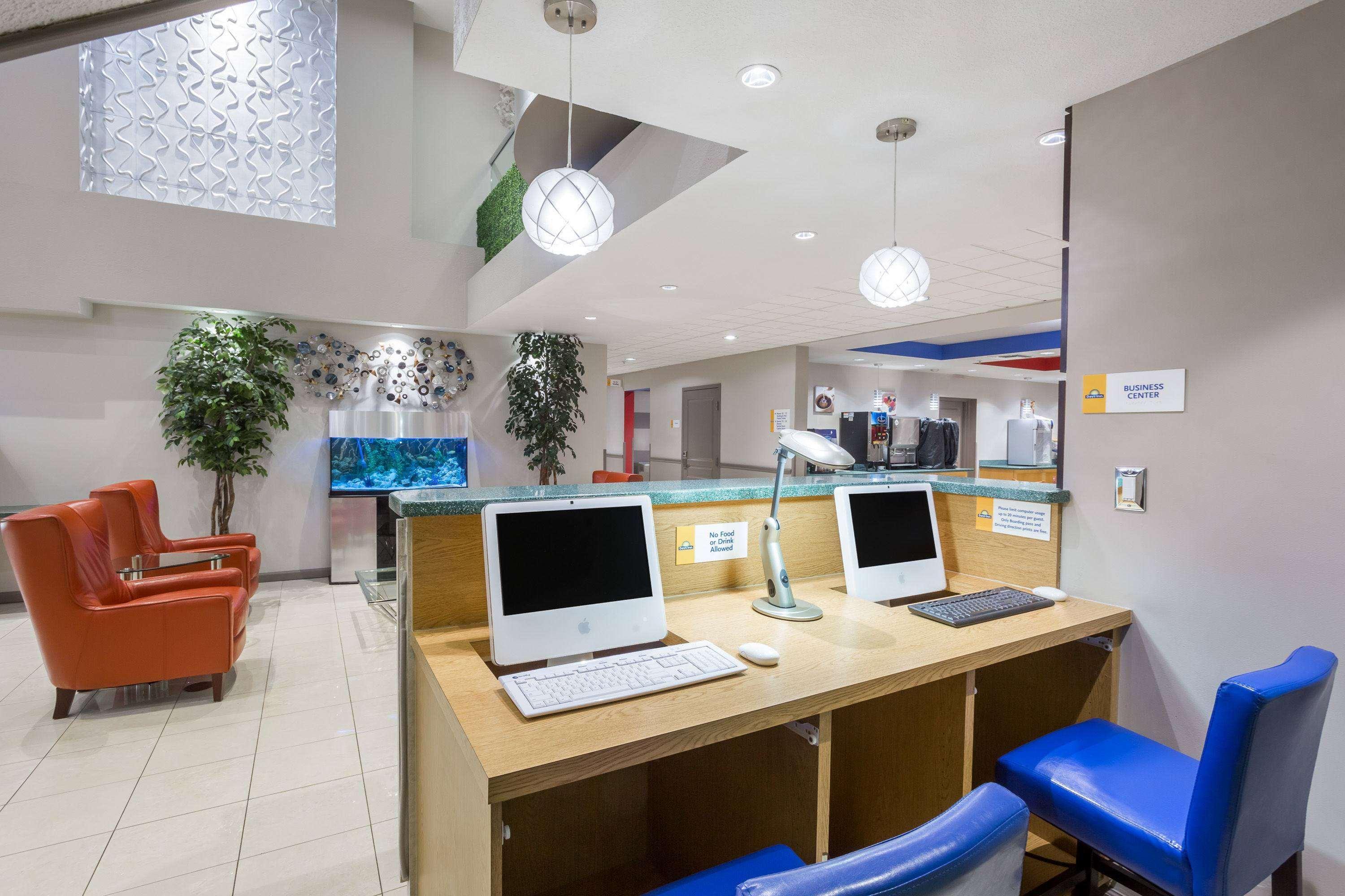 Days Inn & Suites By Wyndham Fort Myers Near Jetblue Park Eksteriør bilde