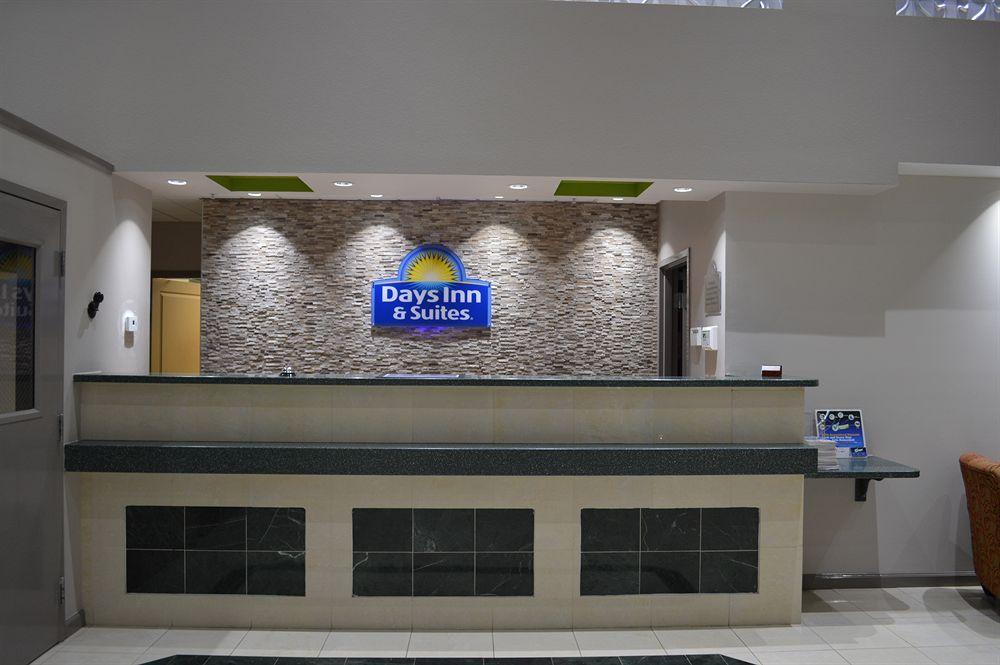 Days Inn & Suites By Wyndham Fort Myers Near Jetblue Park Eksteriør bilde