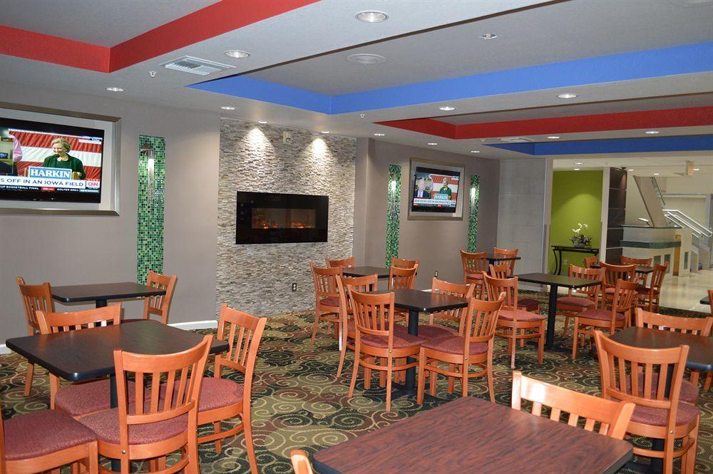 Days Inn & Suites By Wyndham Fort Myers Near Jetblue Park Eksteriør bilde