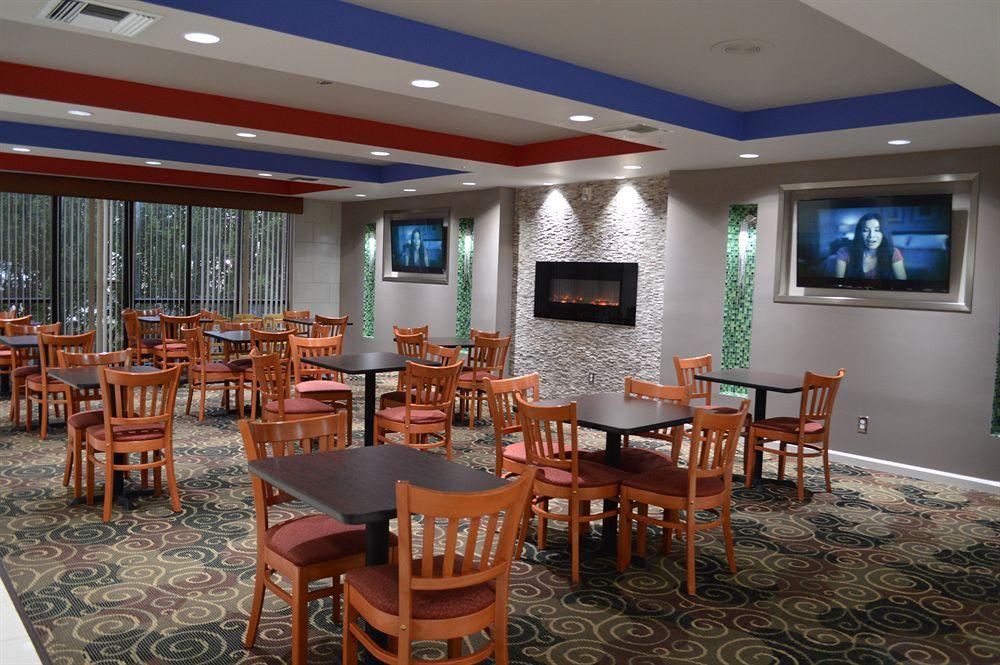 Days Inn & Suites By Wyndham Fort Myers Near Jetblue Park Eksteriør bilde