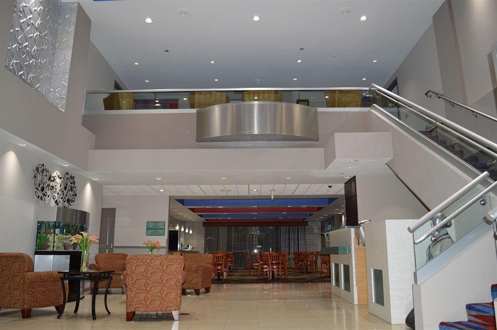 Days Inn & Suites By Wyndham Fort Myers Near Jetblue Park Eksteriør bilde