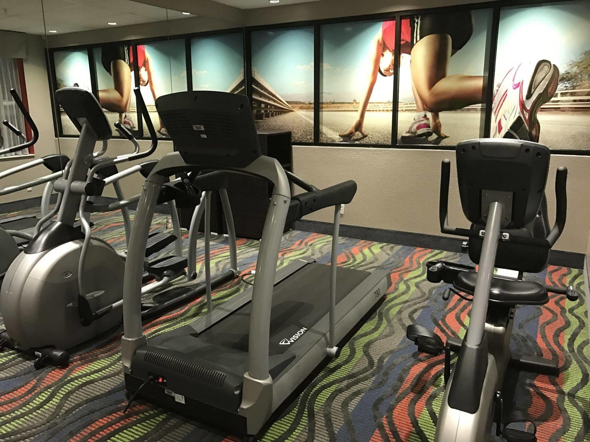 Days Inn & Suites By Wyndham Fort Myers Near Jetblue Park Eksteriør bilde