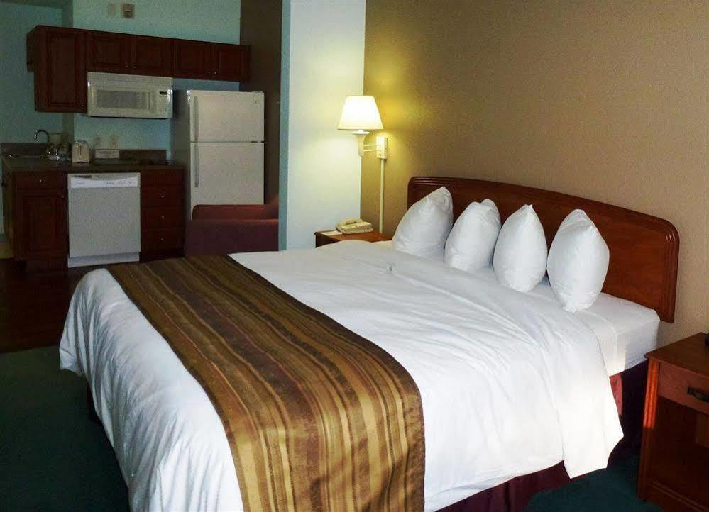 Days Inn & Suites By Wyndham Fort Myers Near Jetblue Park Eksteriør bilde