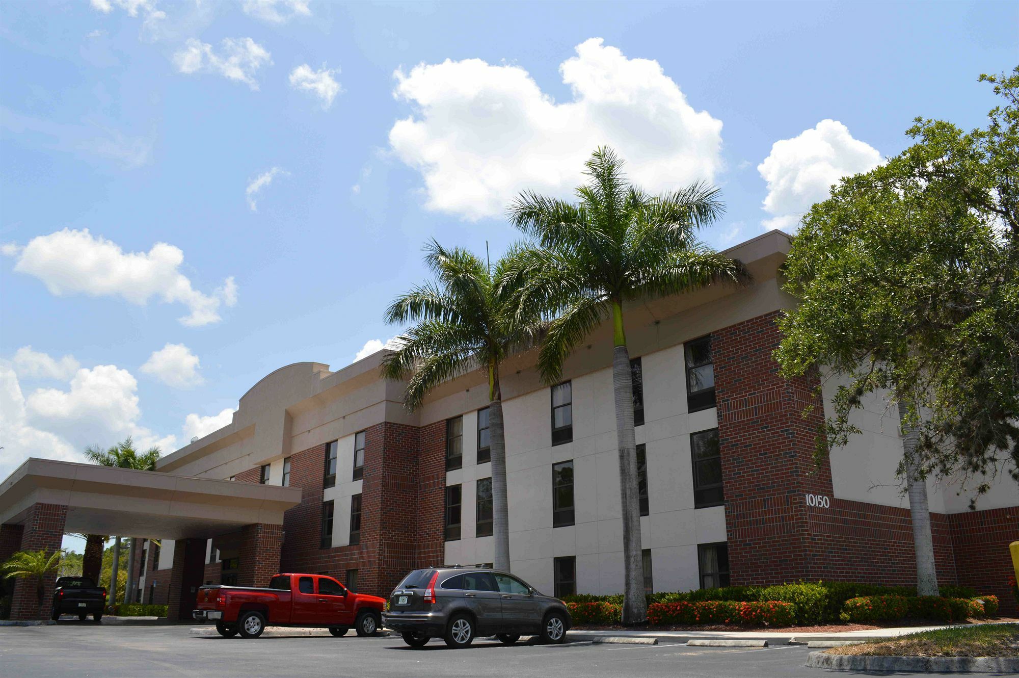 Days Inn & Suites By Wyndham Fort Myers Near Jetblue Park Eksteriør bilde