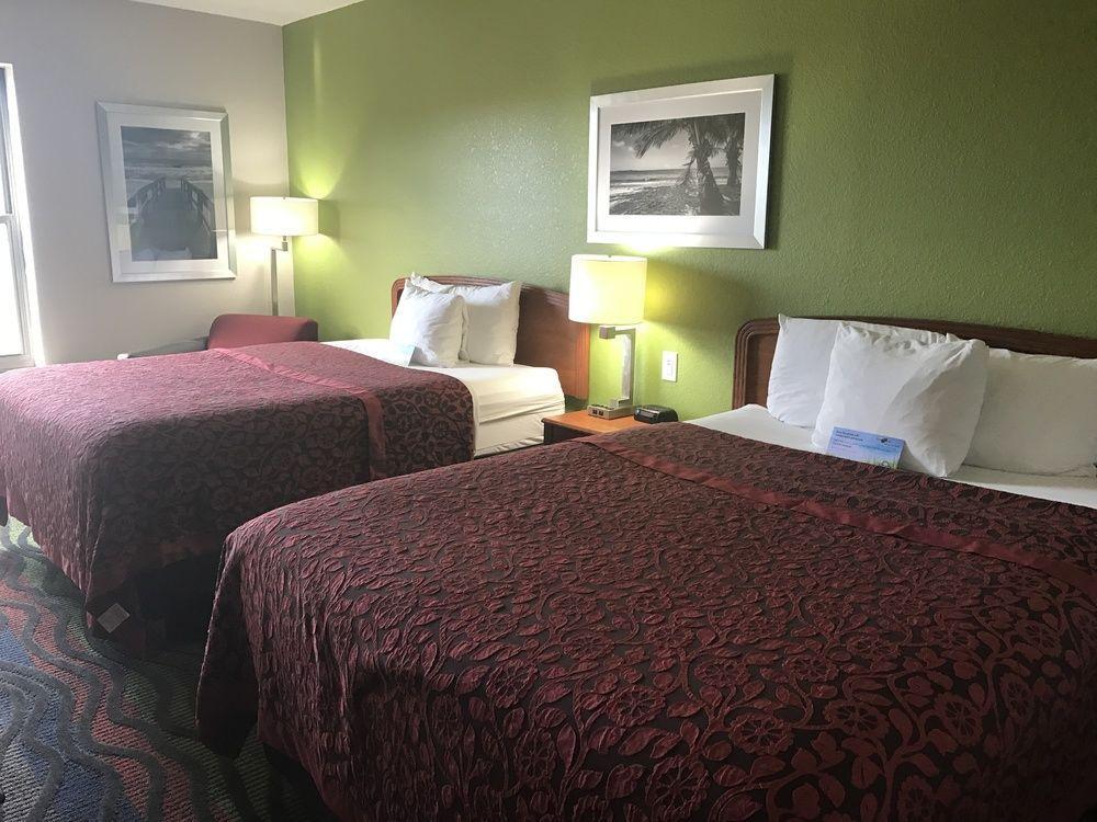 Days Inn & Suites By Wyndham Fort Myers Near Jetblue Park Eksteriør bilde